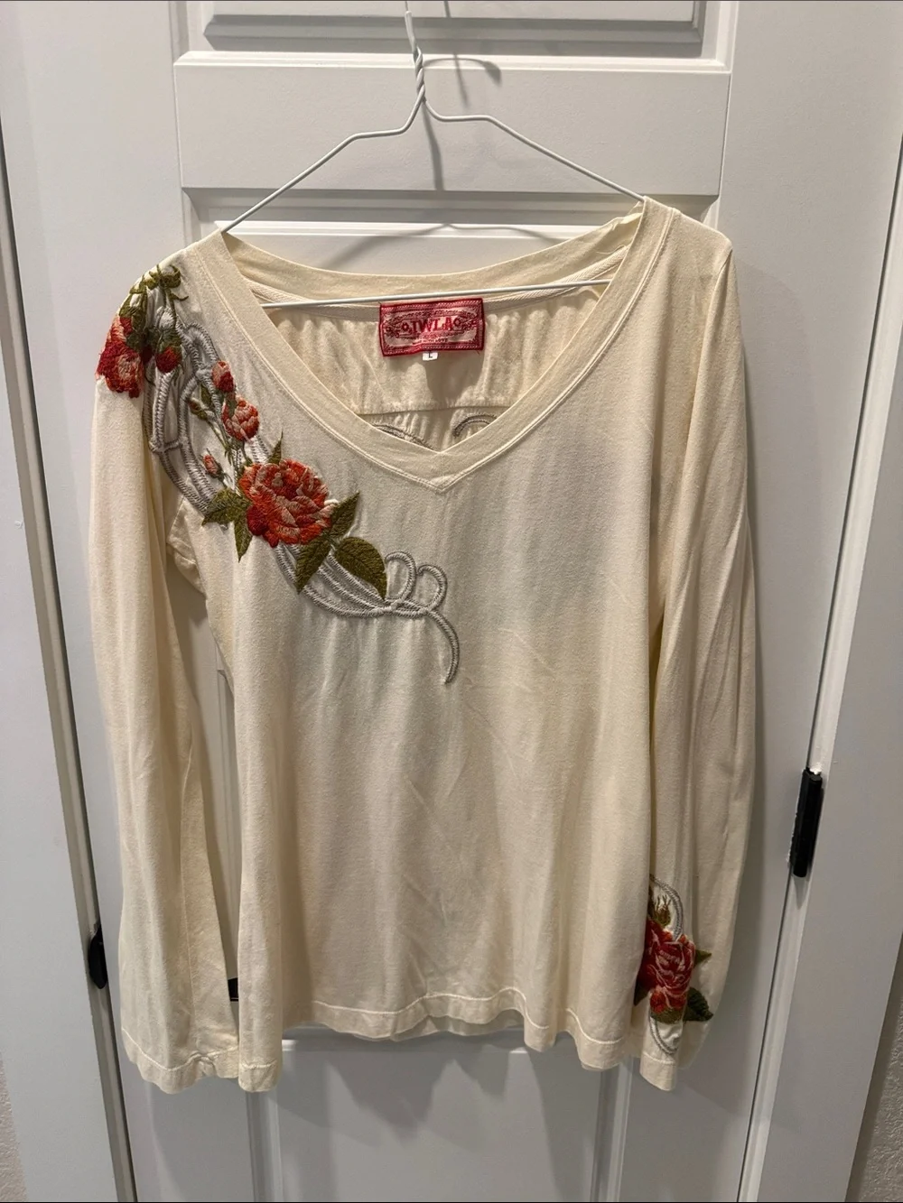 Vintage OWLA Cream V-Neck Long Sleeve Top with Red Floral Embroidery
